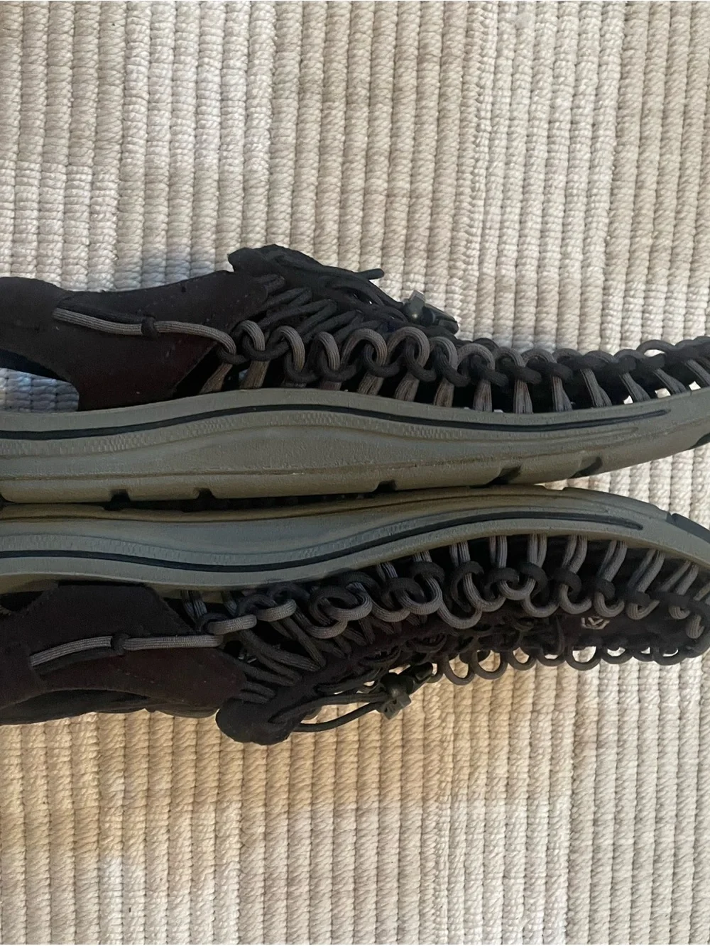 KEEN Men's Size US 10.5 Uneek Sandals Water Shoes Black & Gray